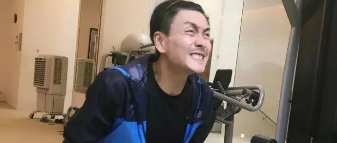 黄宗泽:为什么健身要练腿啊!!!网友:“原谅我不厚道想笑.”