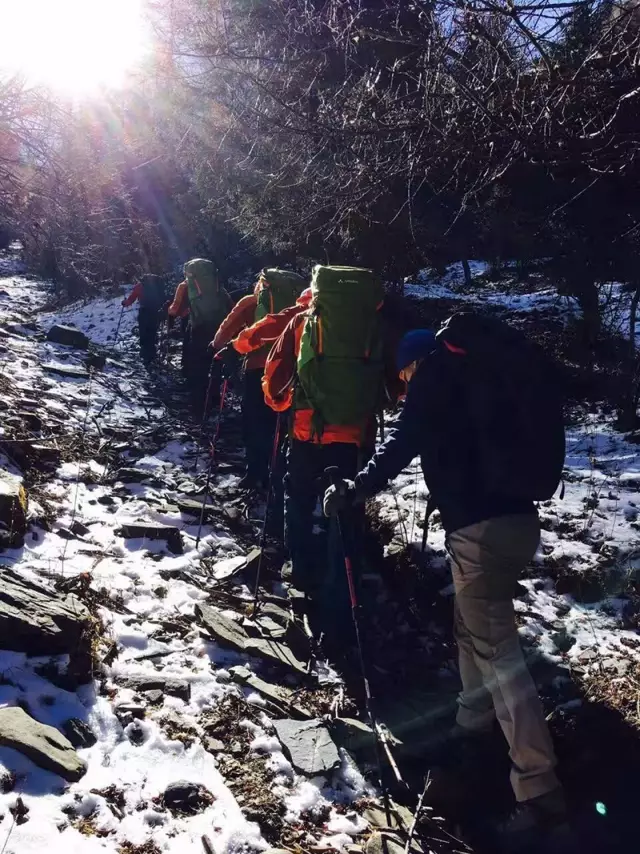 2016年12月12日华耐青年登山队11人成功登顶四姑娘山二峰