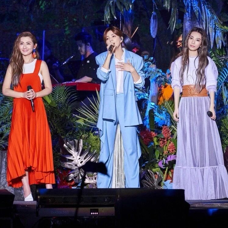 S.H.E:青春的每一页都有她们的歌做注脚