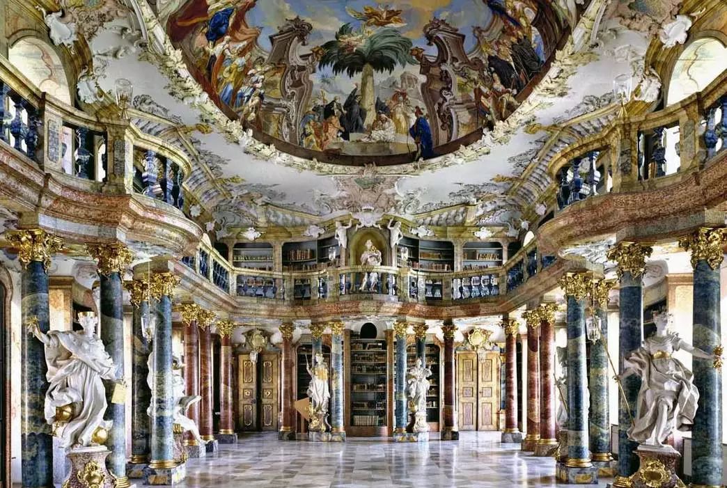 维布林根修道院的图书室是德国南部最有名的洛可可式建筑,以高雅的