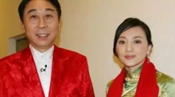 冯巩全家近照曝光!原来妻子是她