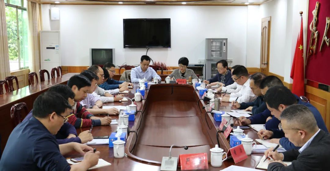 调研组详细了解了龙川县2021年上半年计划批次用地项目情况,以及国土