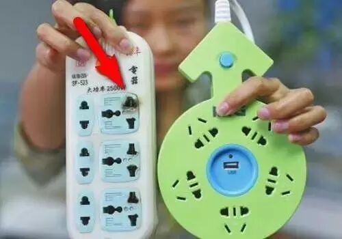 這種排插最易起火 已被國家禁用！可70%人的家里還在用……
