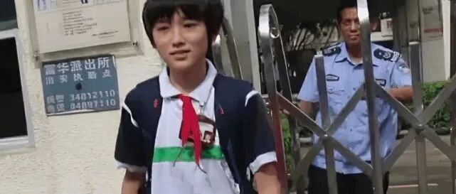 宋亚轩给高中班主任送台历