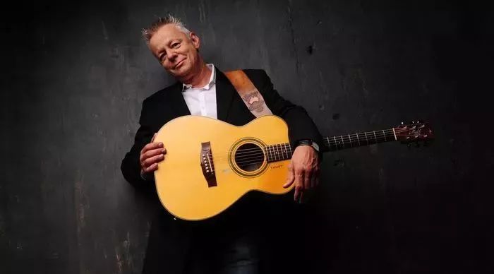 登峰造极的木吉他之神Tommy Emmanuel 四首绝活