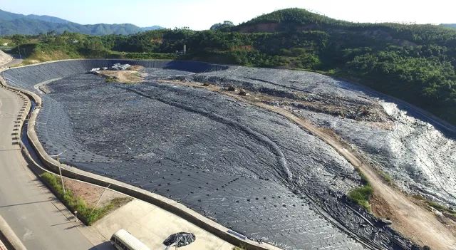 在这里,大多数人第一次见识到高标准建设的飞灰螯合物填埋场