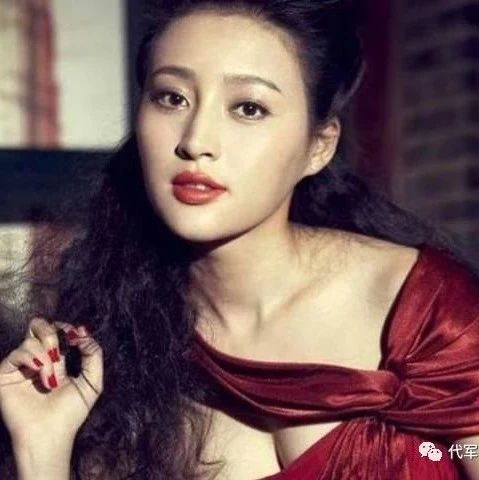 她被称最美潘金莲,走红后狂秀傲人身材,网友:难道是入戏太深?