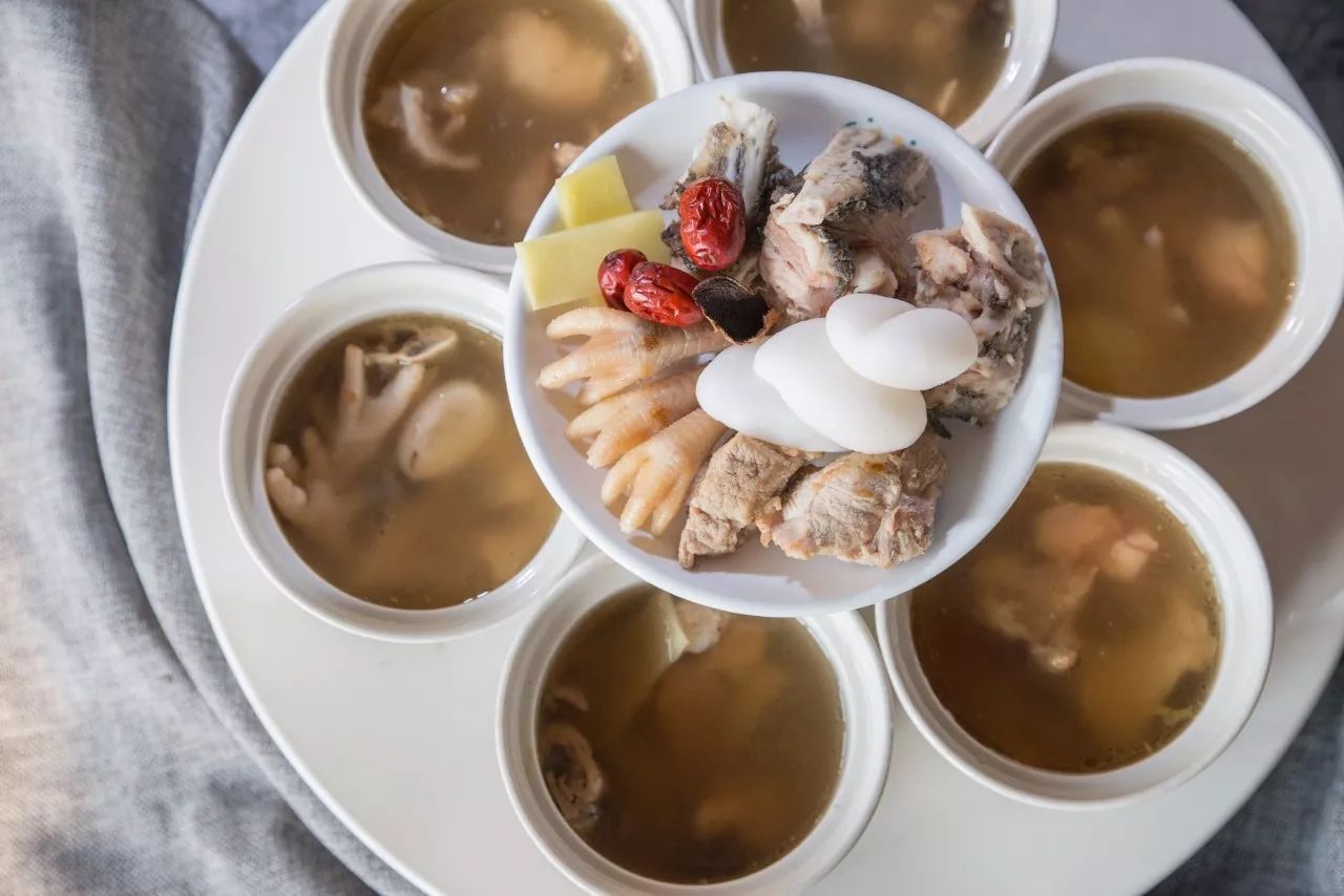 在江门就能吃到海底椰鳄鱼汤,还能免费食正宗海鲜大盘菜?