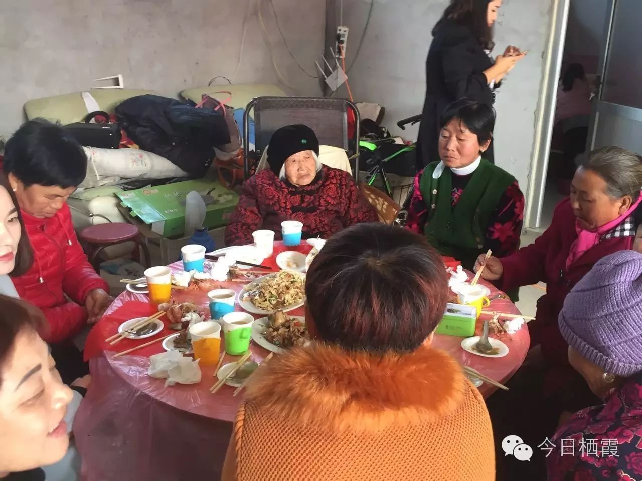烟台农村百岁老太生日现场,惊呆外地人!