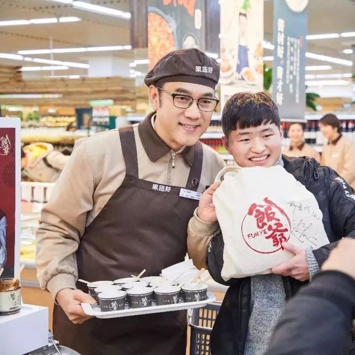 与老干爹合作,歌手林依轮创办的“饭爷”,要在辣酱市场抢占份额