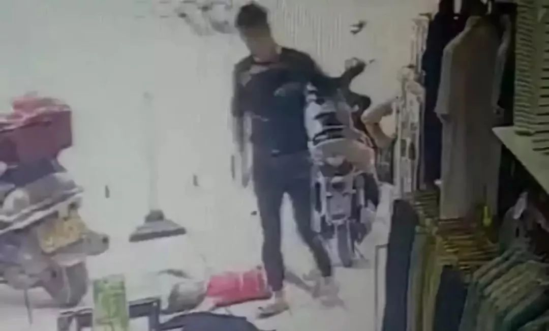 男子酒后当街连续暴打3名幼童:打不过成年人