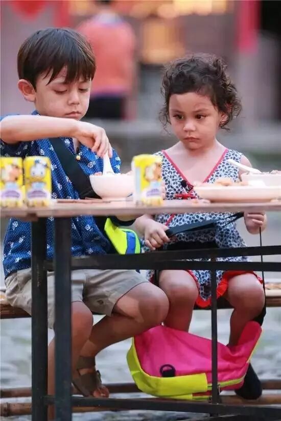 二胎正流行 扒一扒娱乐圈那些萌爆的二胎娃