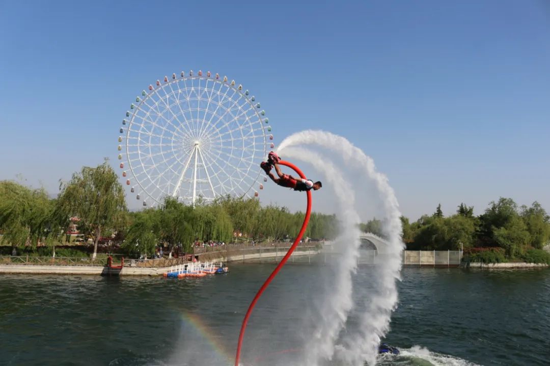 水上飞人你也可以泰山天颐湖景区邀你免费来劈波斩浪还有惊喜优惠等着