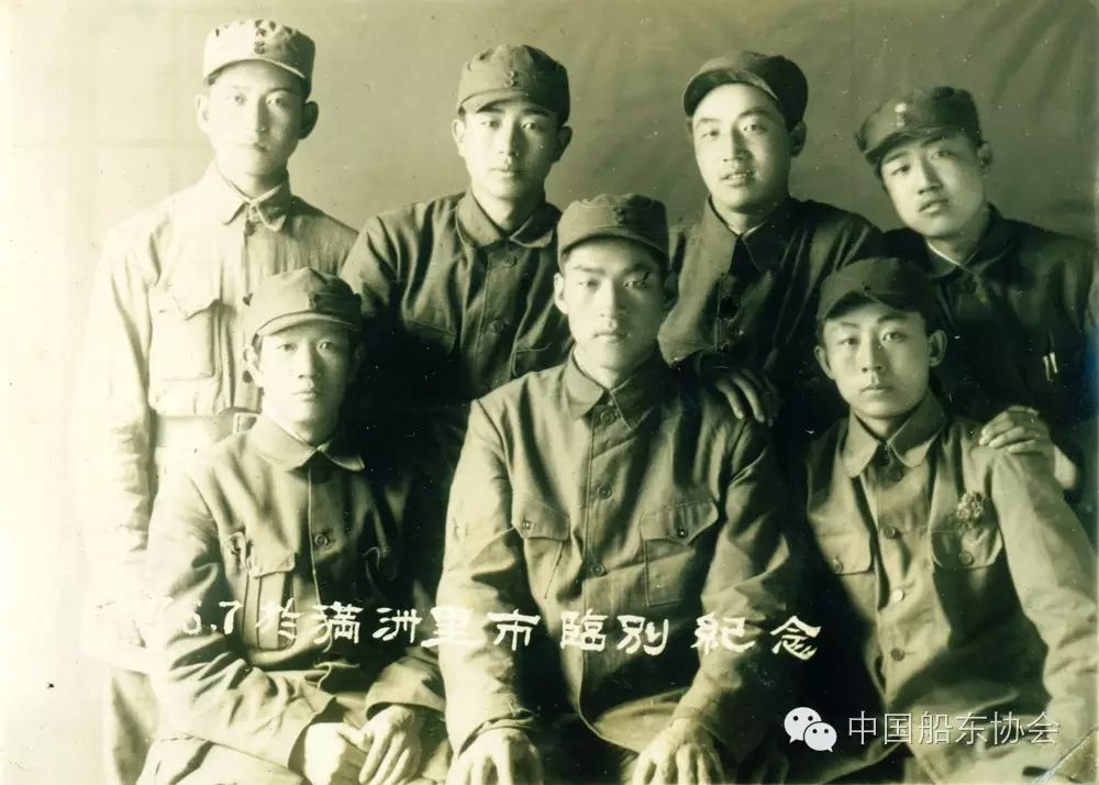 西满军区驻满洲里办事处部分战士合影(1947年摄)