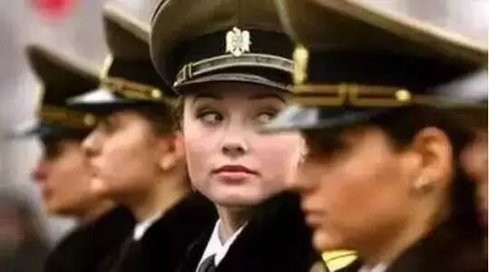 京东最强女副总怀孕请假,刘强东这番话一出口一桌人脸色都变了