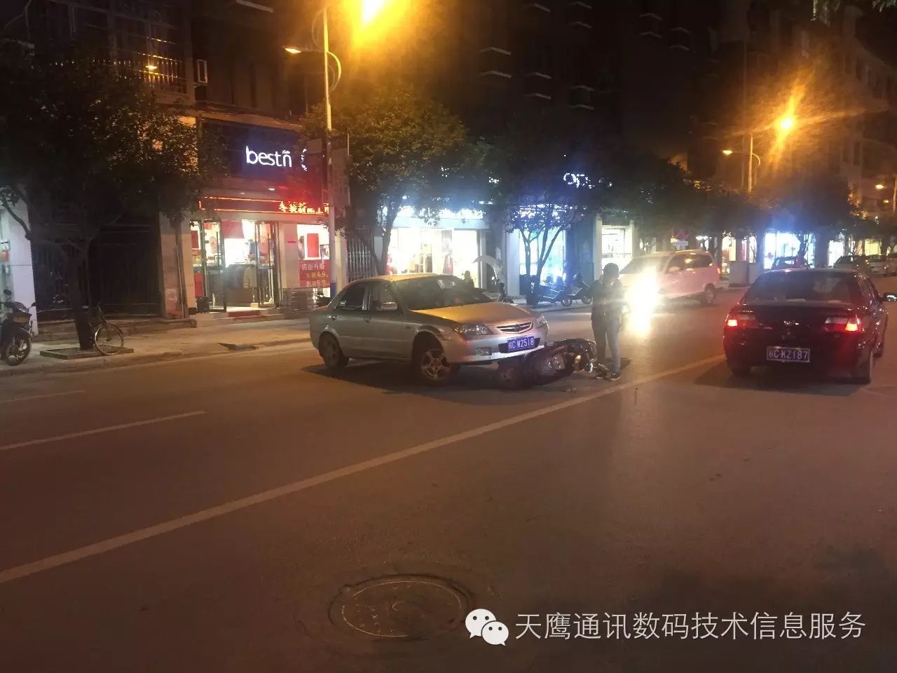 刚刚在茶南路红绿灯处发生交通事故173 / 作者:水墨茶江 / 帖子ID:185118