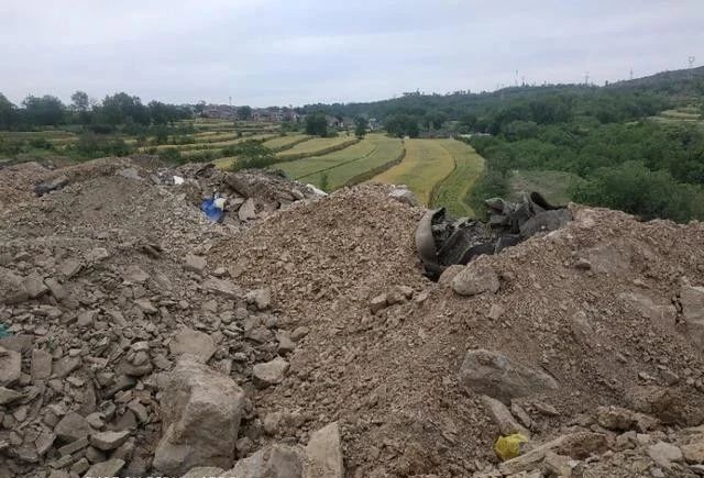 晋城市开发区：某村倾倒建筑垃圾污染环境、侵占耕地，破坏麦田？