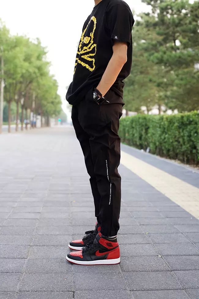 北京家装配件价格交流组,黑红02aj102很重要,但搭配的束腿裤同样