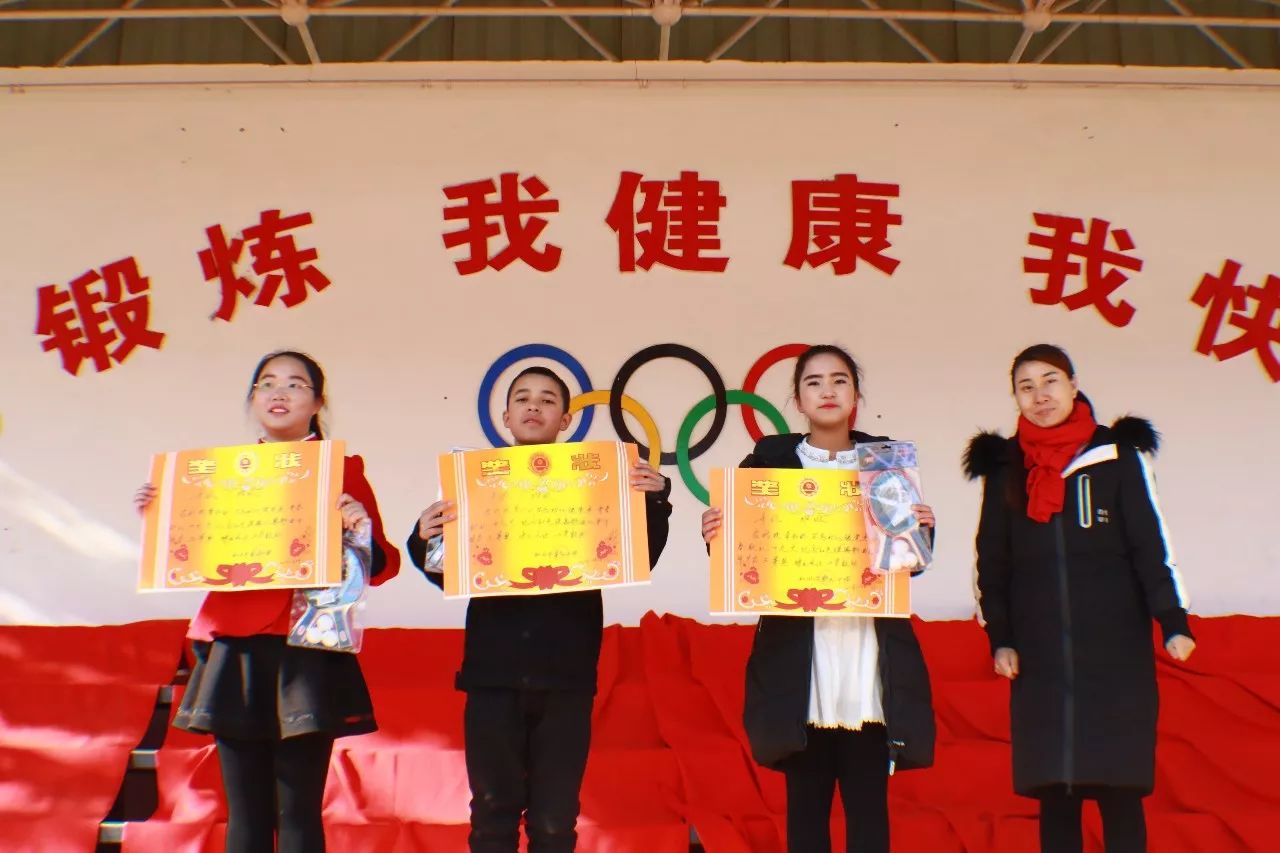 新疆师范大学在和田市第五中学举办"不忘初心跟党走 青春献礼十九大"