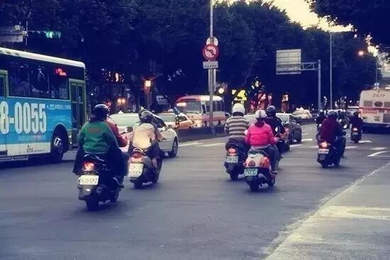 你很机车是什么意思_巴黎世家机车包mini款的编码意思_摩托机车是什么意思