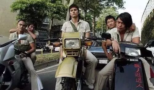 摩托机车是什么意思_你很机车是什么意思_巴黎世家机车包mini款的编码意思