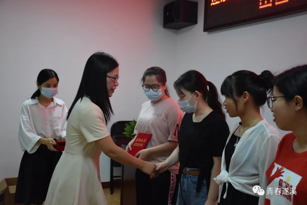 遂溪共青团召开20202021年度广东大学生志愿服务山区计划志愿者座谈会