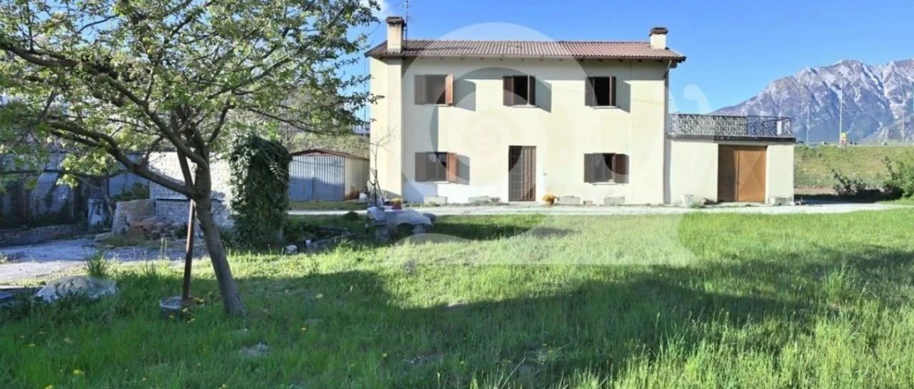 意大利独栋别墅5.8万欧，先到先得。我方可办理买房投资移民欧盟绿卡
