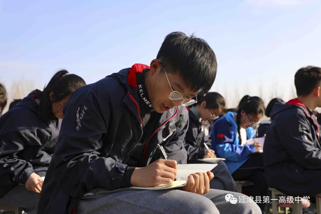 韩威东老师的激情演讲将助推高三学子更加轻松地对待六月高考,同时也