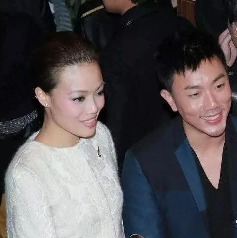 容祖儿宣布与刘浩龙六年情断,曾透露想结婚,但母亲并不满意男友