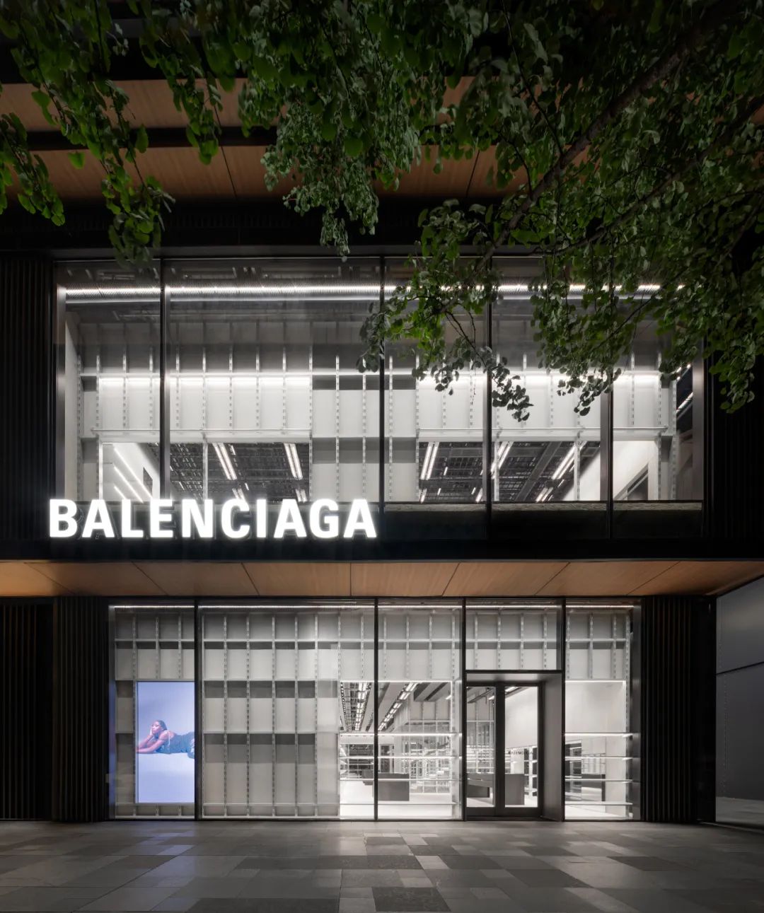 Balenciaga 在成都铸造起“未完成”空间