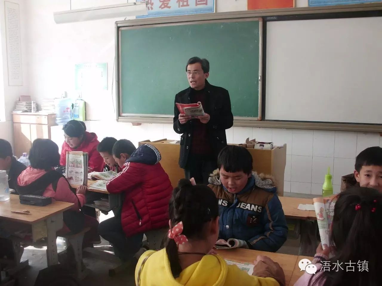 刘希光,男,47岁,一级教师,大学学历,现为安丘市石埠子镇上株梧小学