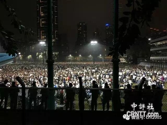 香港警察三万多人集会“我们并非为恨而来”