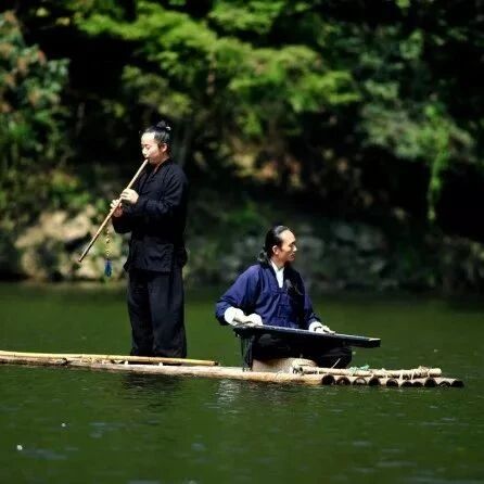 修行要发随缘心，淡看世间平常事！