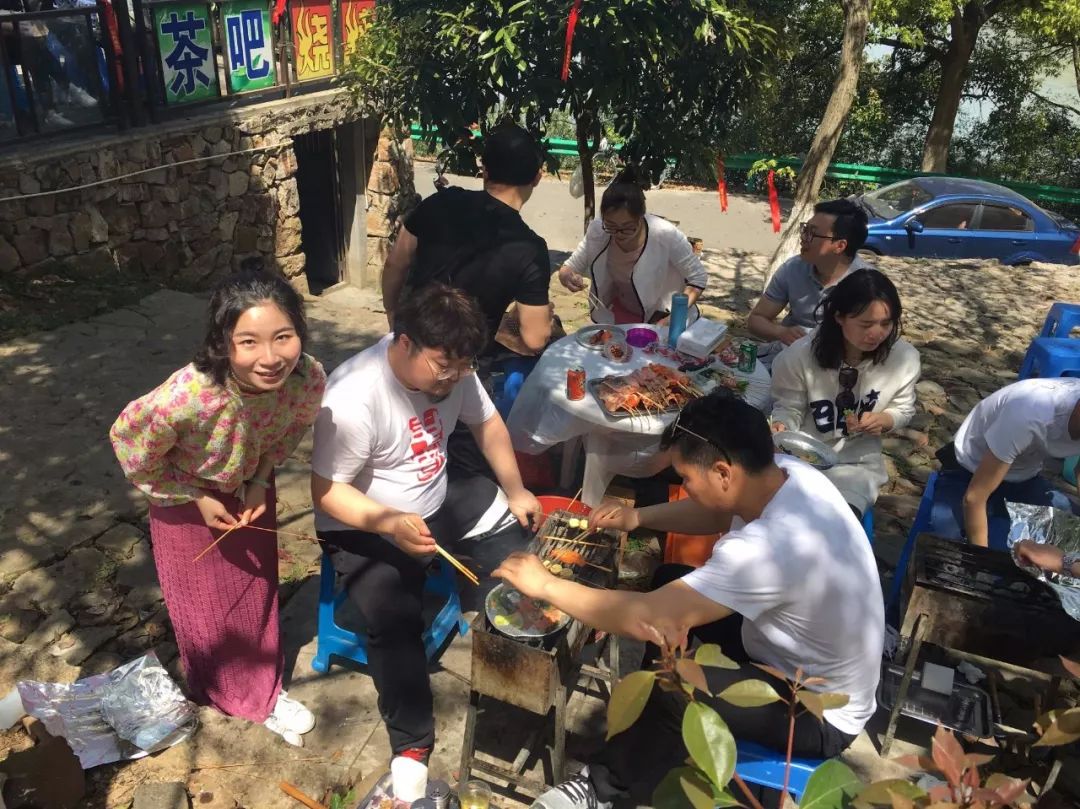 "踏春行,红沙湾烧烤—润邦户外团建活动圆满结束