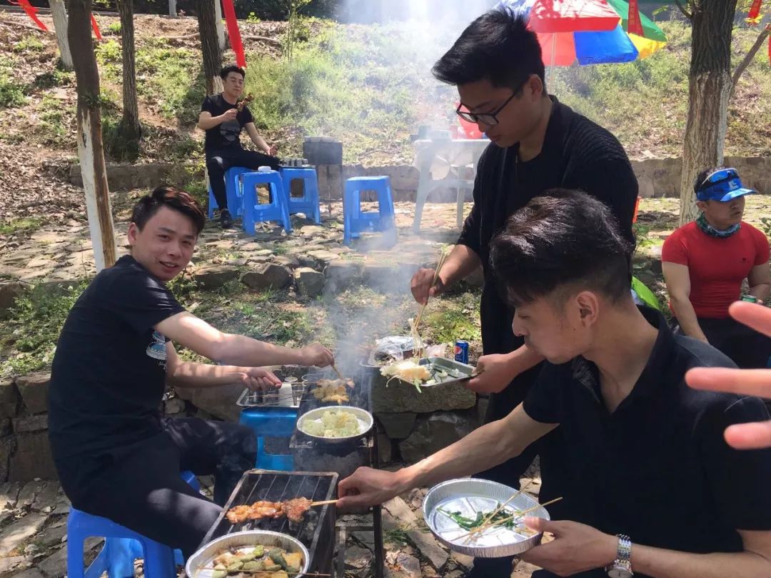 "踏春行,红沙湾烧烤"——润邦户外团建活动圆满结束