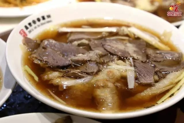 搜吃|这碗牛肉罩饼从中午排队到晚上,不是白家不是甘