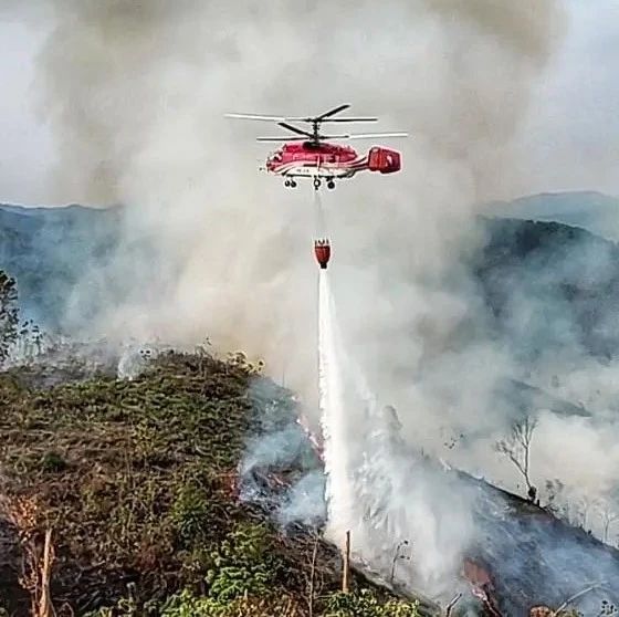 两架"K-32"出动 直升..