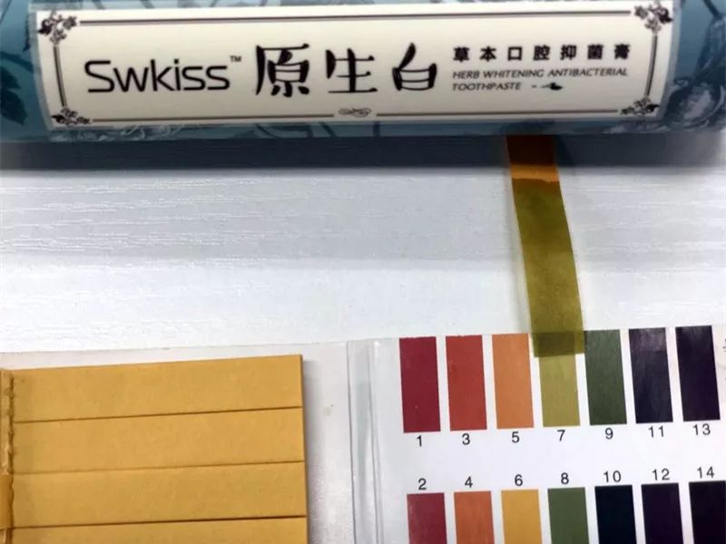 好用反馈率覆盖全年龄层 酸碱度测试 测试工具: swkiss牙膏,精密ph