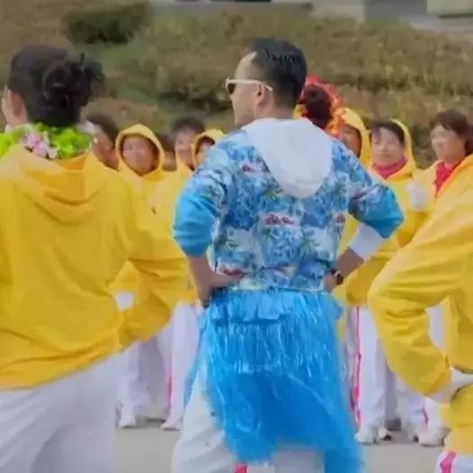 汪涵带领众人跳广场舞,杜海涛媳妇跳的最溜!