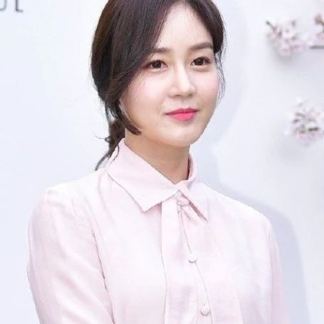 40岁韩国女星成宥利官宣怀孕,经纪公司证实:怀上双胞胎