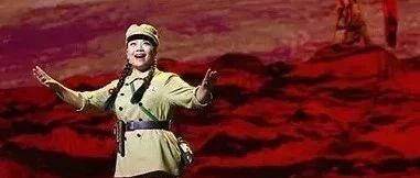 著名歌唱家张也身着军装,含泪演唱《我的祖国》