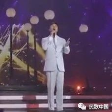 费玉清最后一次“跨年夜演出”,连唱四首歌曲,动情告别……