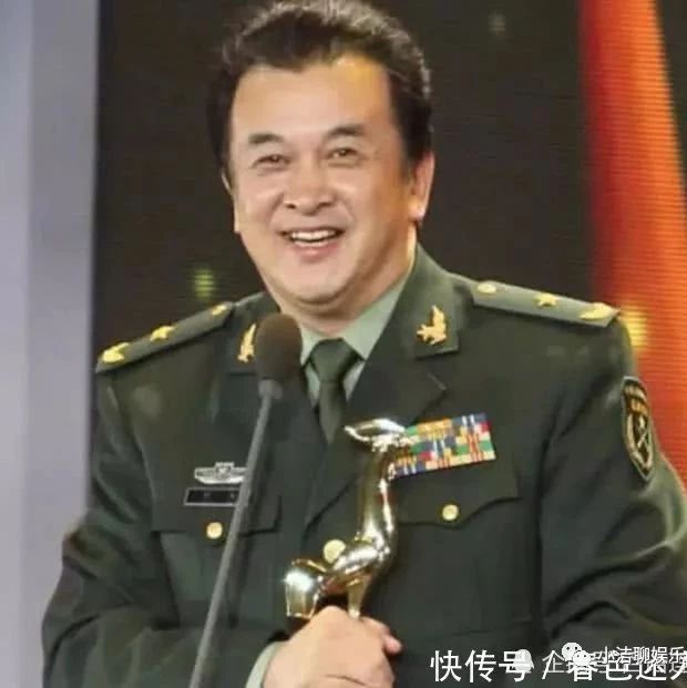 59岁黄宏家境曝光,隐瞒30年的演员老婆,竟是我们熟悉的她!