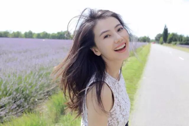 拍照时,是笑…还是…不笑…啊?