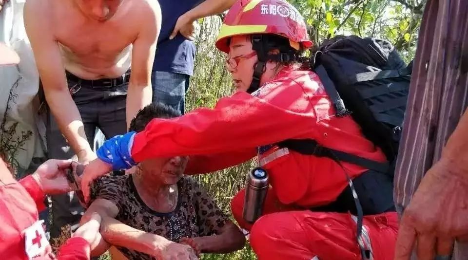 义乌七旬老人走失在山中 东、义、浦三家救援队通力救援