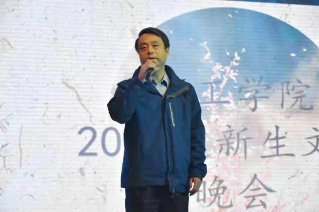 化工学院党委书记彭光成老师,院长范益群老师,党委副书记弋鹏老师