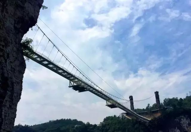 【旅游】明年国庆,相约世界最长跨江式观光玻璃桥,叫天河连州!美食城一声图片