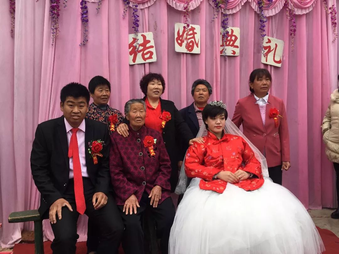 小啰啰和蓉儿主持婚礼,是时候送上你的祝福啦!