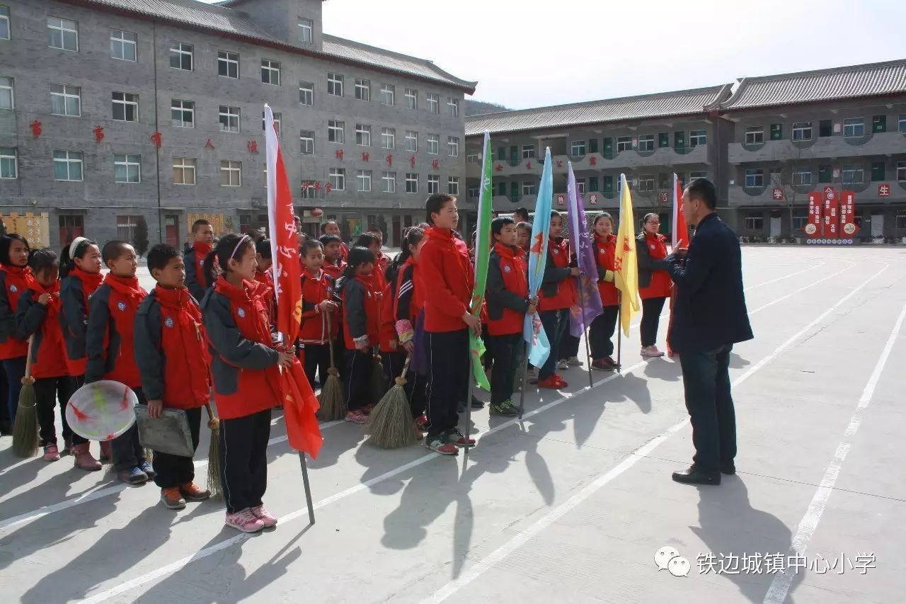 爱心服务社区 争做新时代“雷锋”——记吴起县铁边城镇中心小学...