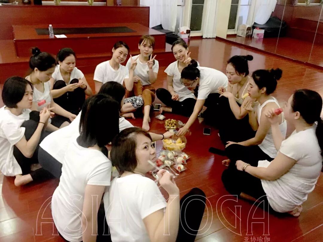 【哈他周末班】10月27日亚协瑜伽初中高200小时导培班于中港城开班！